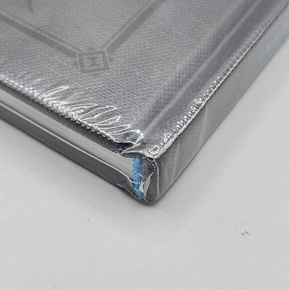 Blizzard Entertainment 2018 The Blizzcon Book A Celebration of Our Community NEW - Picture 9 of 10